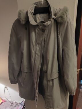 Classic Women's Light Taupe Hooded Puffer Coat with Faux Fur Trim